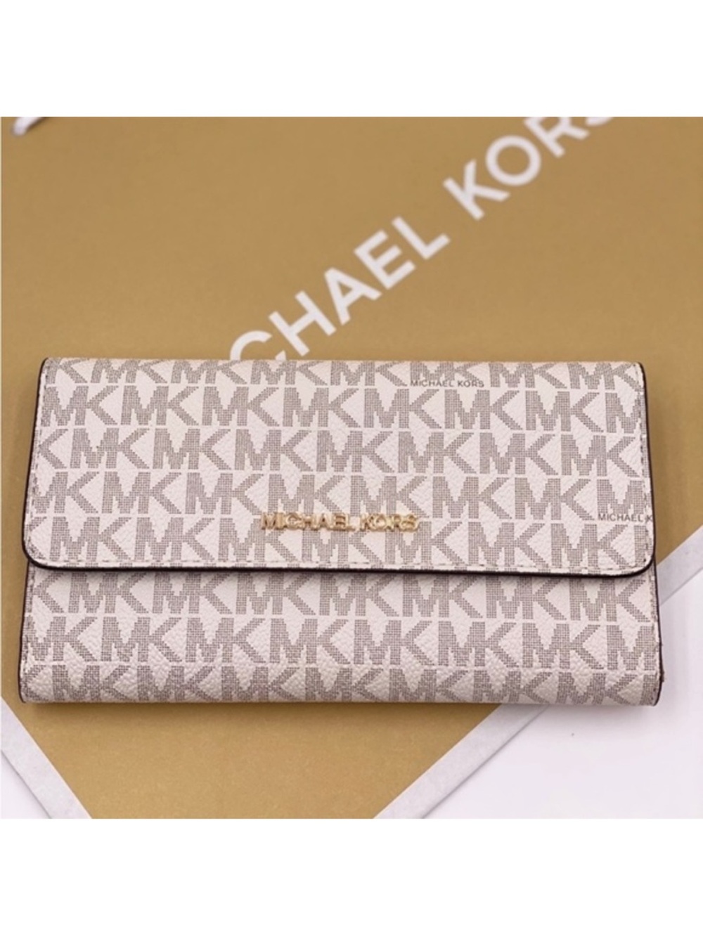 Michael Kors Jet Set Travel Trifold Wallet
